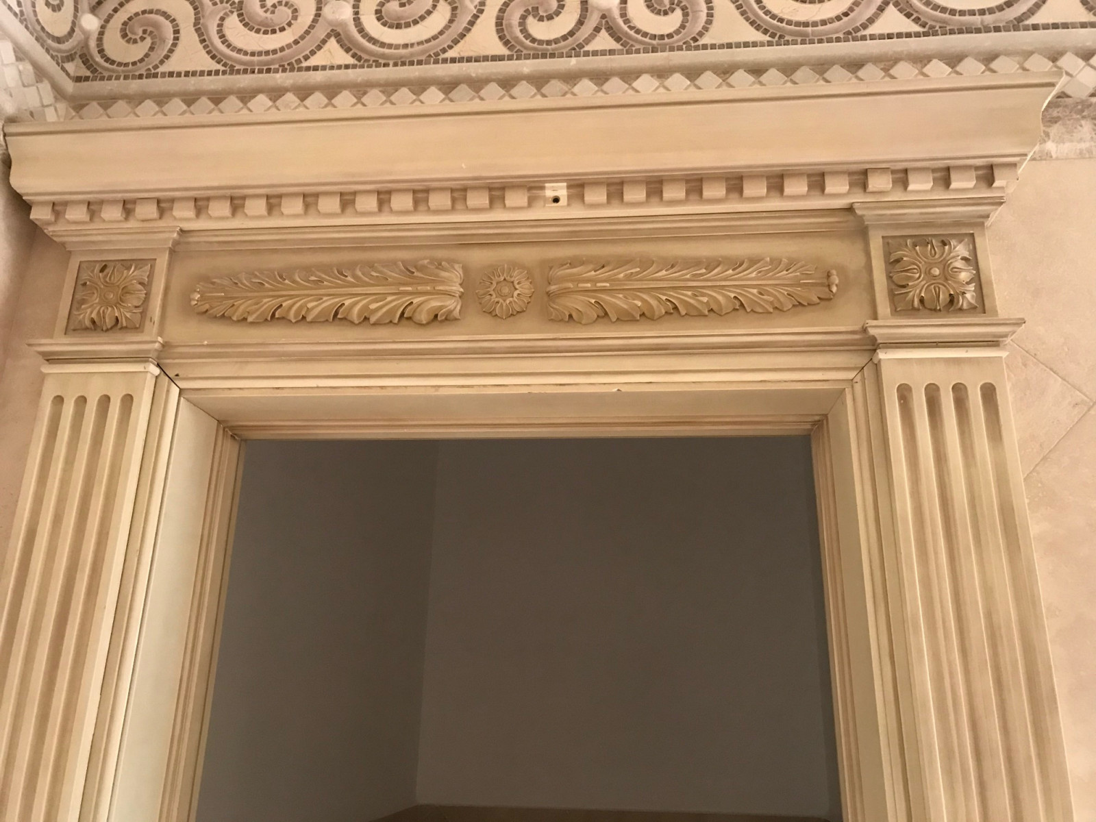 Реставрация дверей и мебели