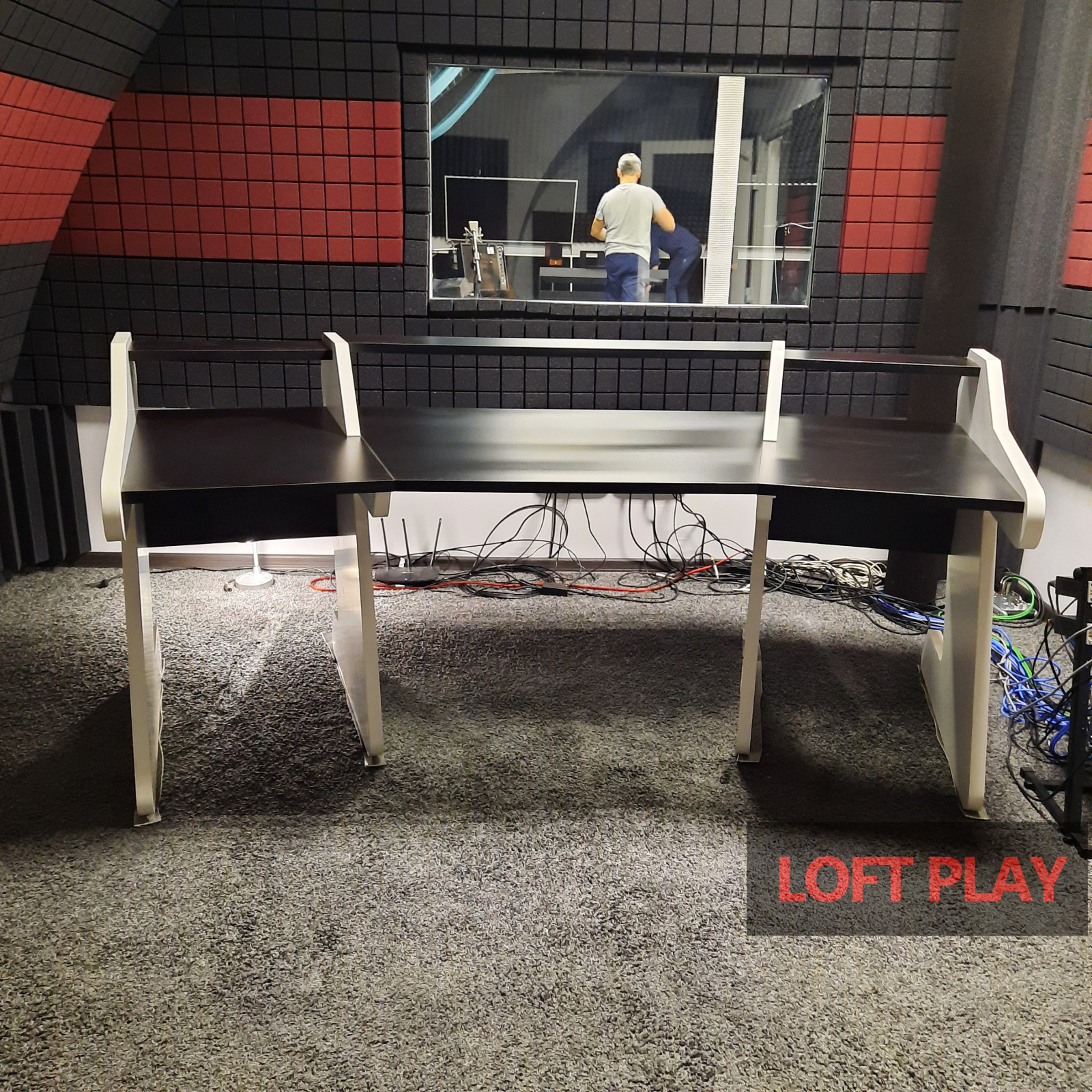 Студийный стол