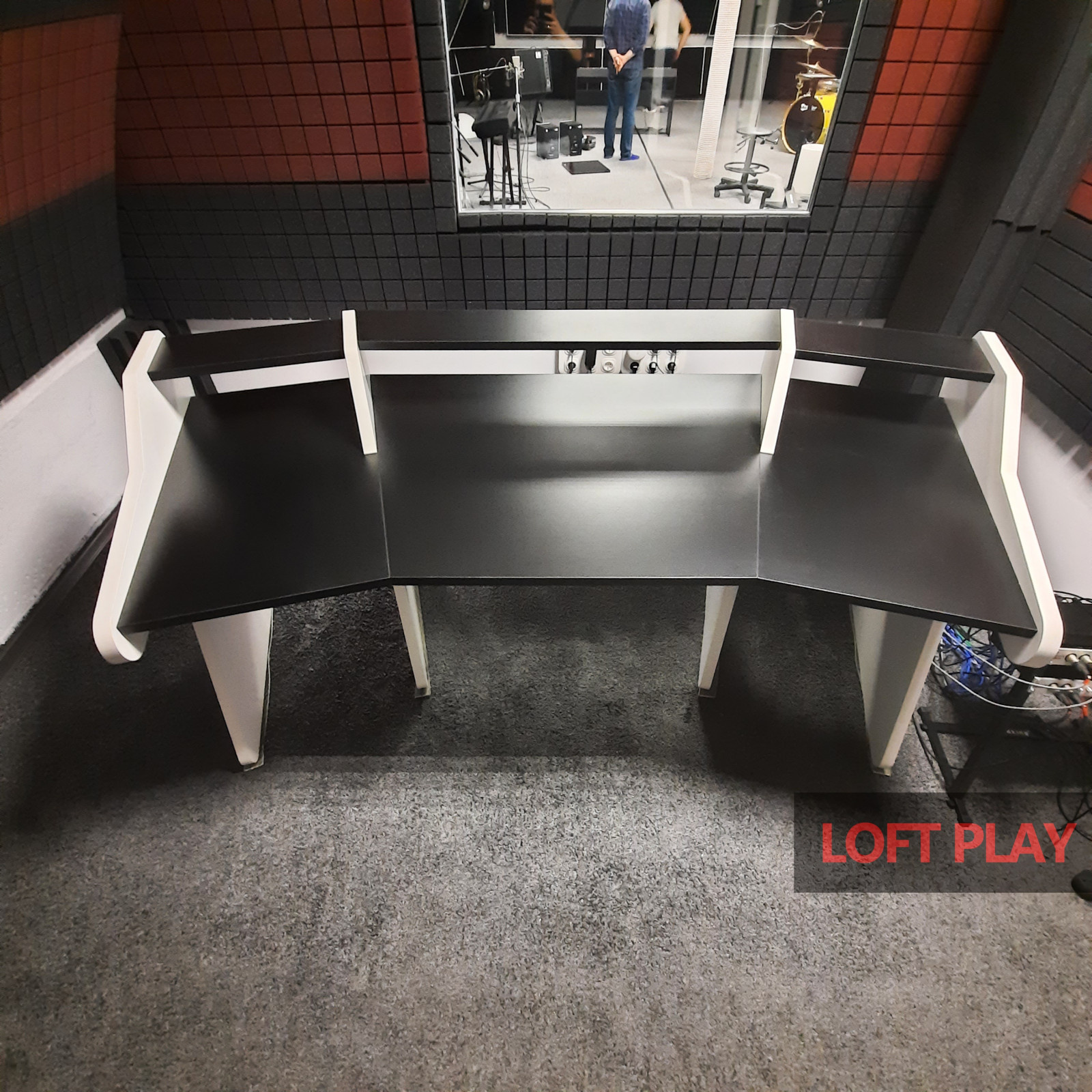 Студийный стол