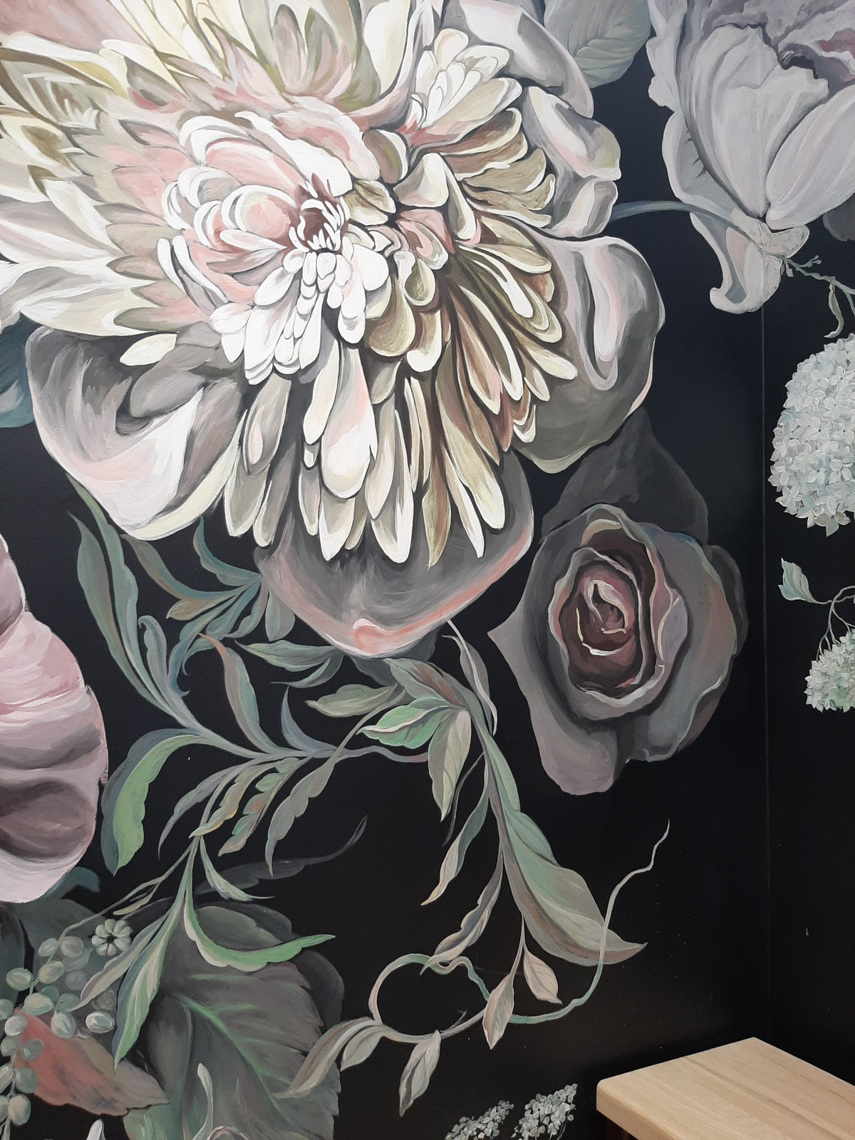 Художественная роспись стен на тему цветы "Пионы"