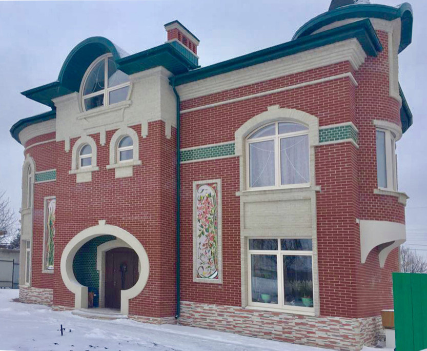 Парные цветочные панно для фасада загородного дома