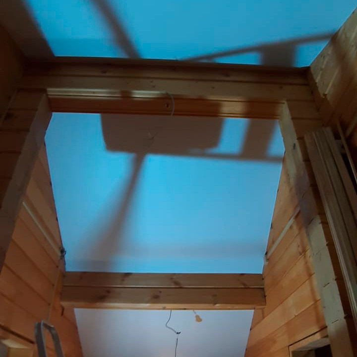 Натяжной потолок в мансарде