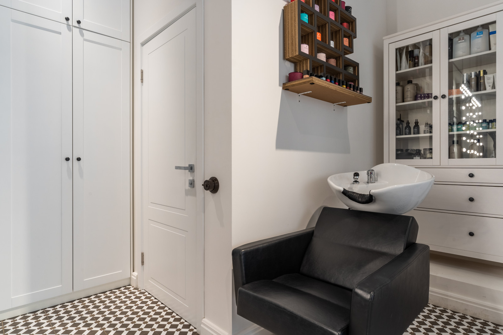 LOGIKA ART-BEAUTY BAR