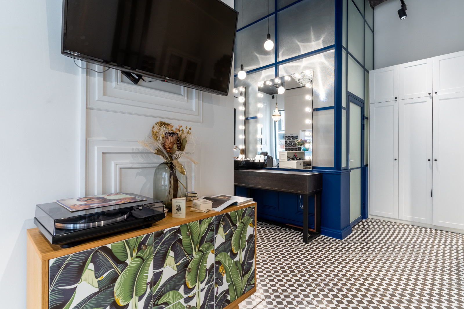 LOGIKA ART-BEAUTY BAR