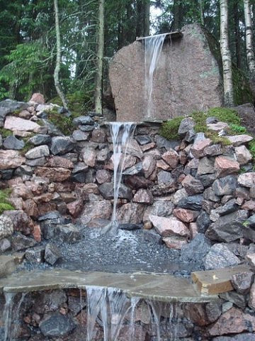 Декоративный водопад в Выборге (ЛО)