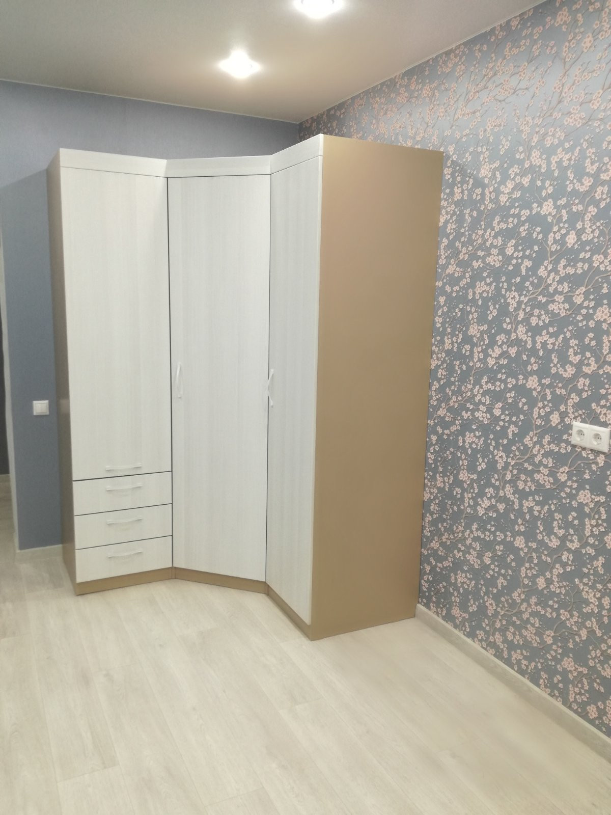 Шкаф в коридор и детская