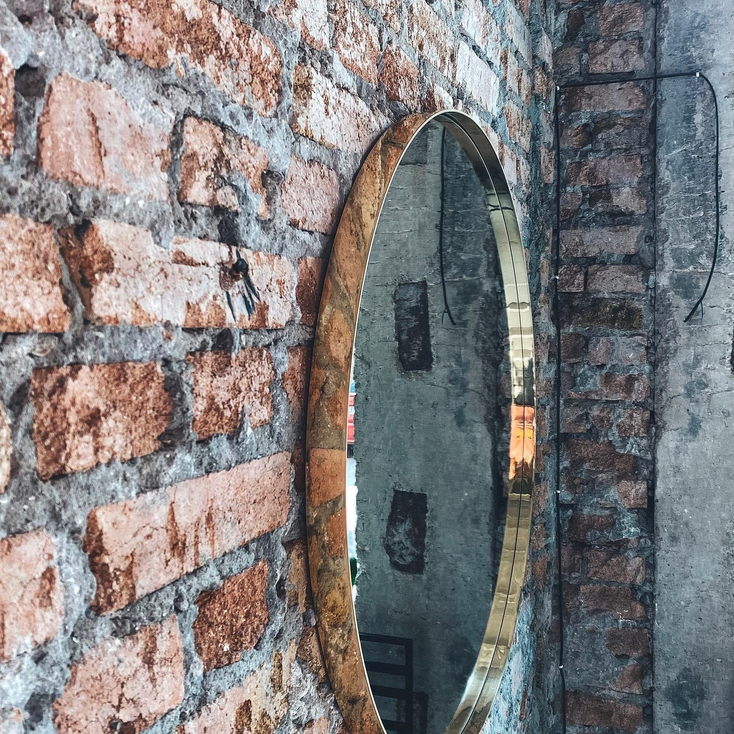 Латунное зеркало