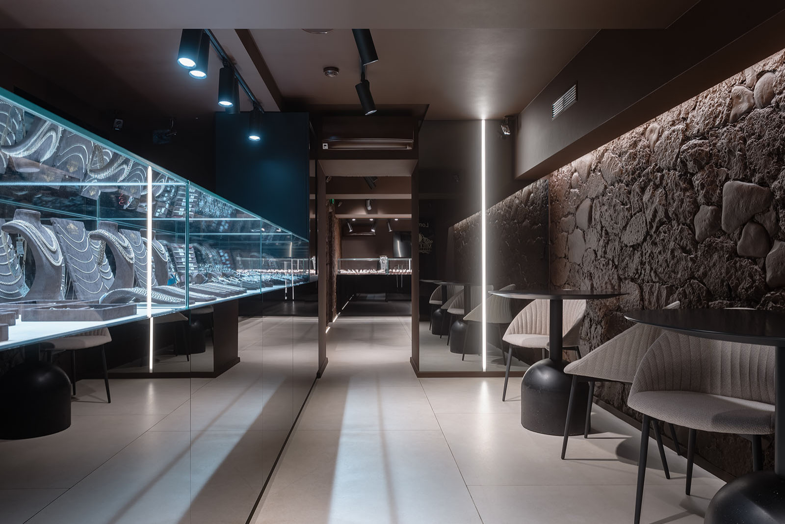 Салон ювелирного завода Милениум (г. Бельцы, Молдова)