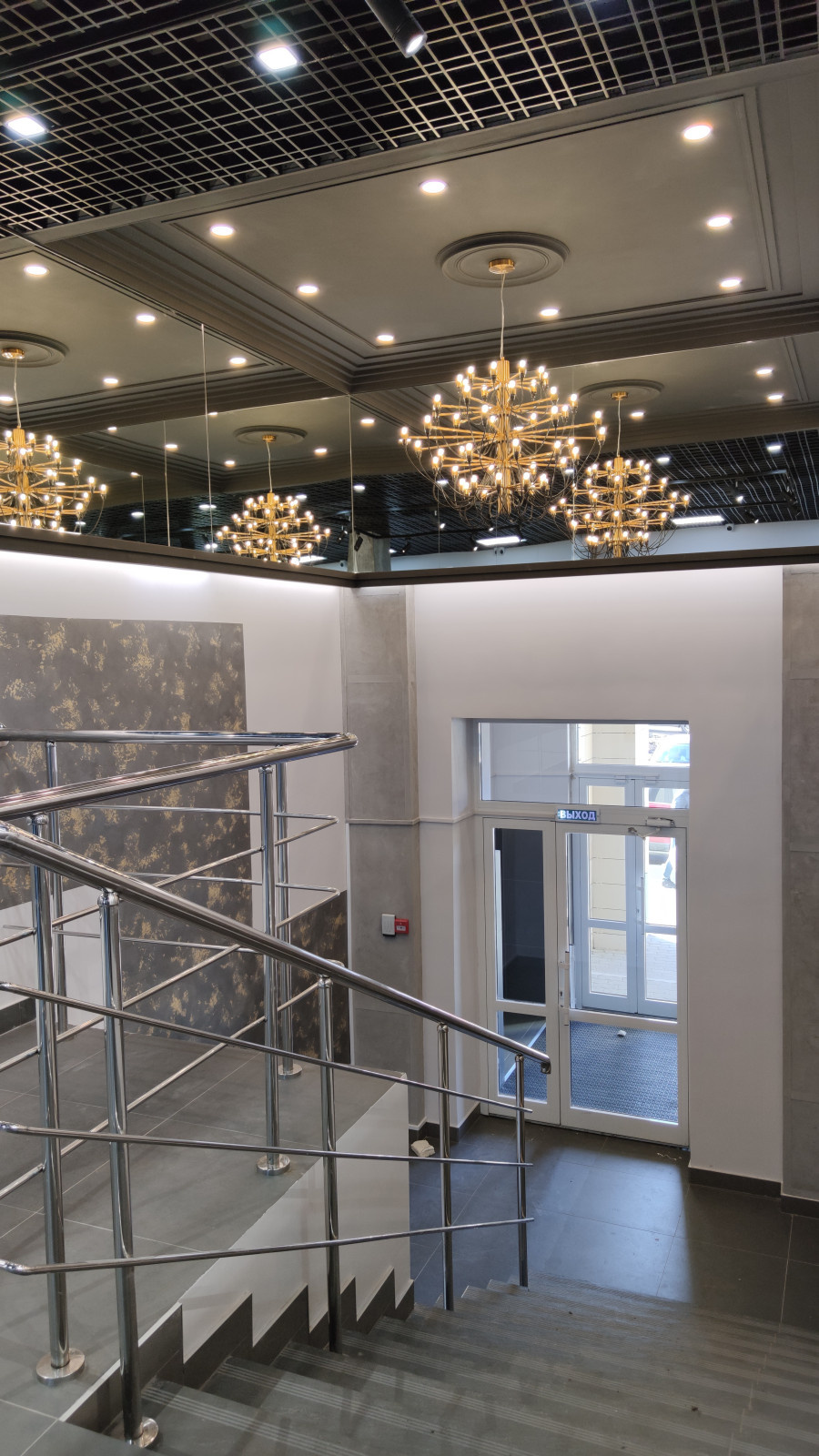 Оформление небольшого торгового центра в г.Северодвинске