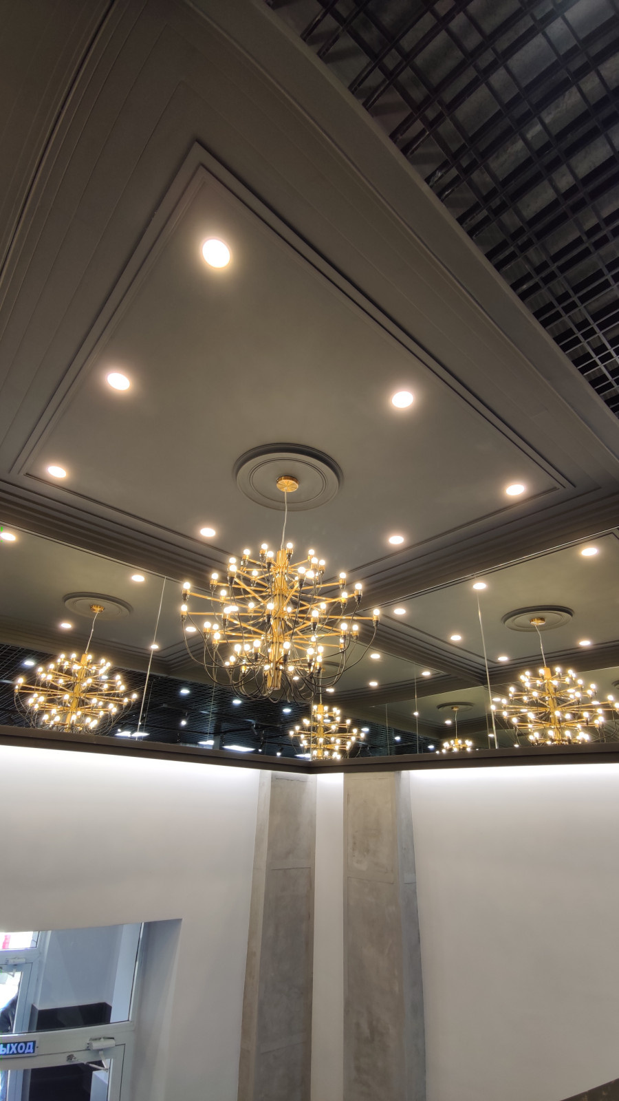 Оформление небольшого торгового центра в г.Северодвинске