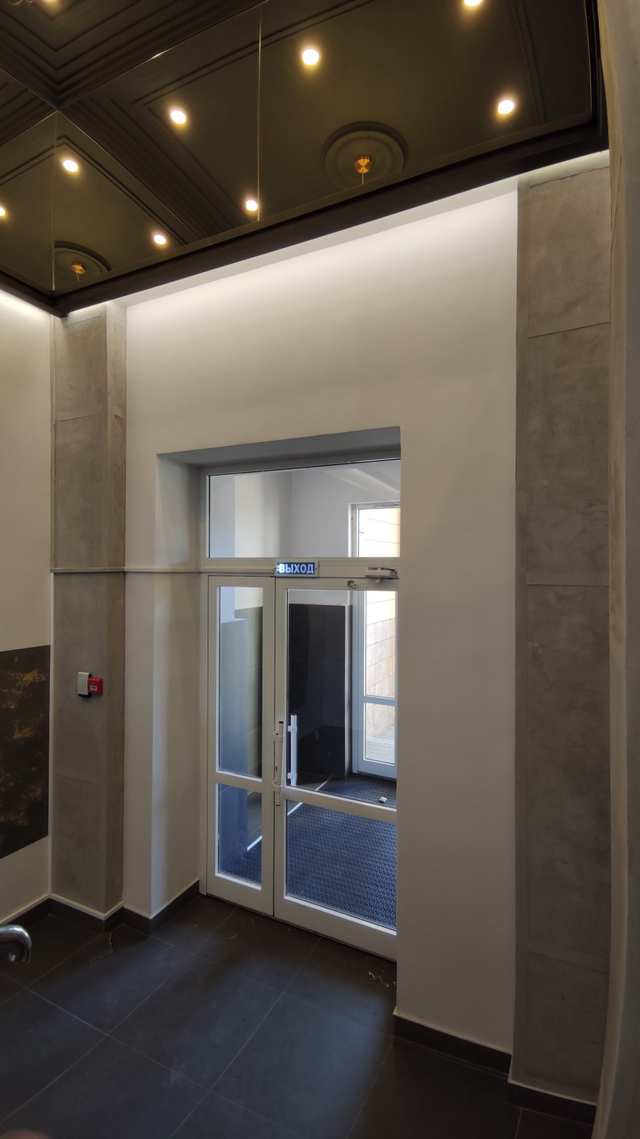 Оформление небольшого торгового центра в г.Северодвинске