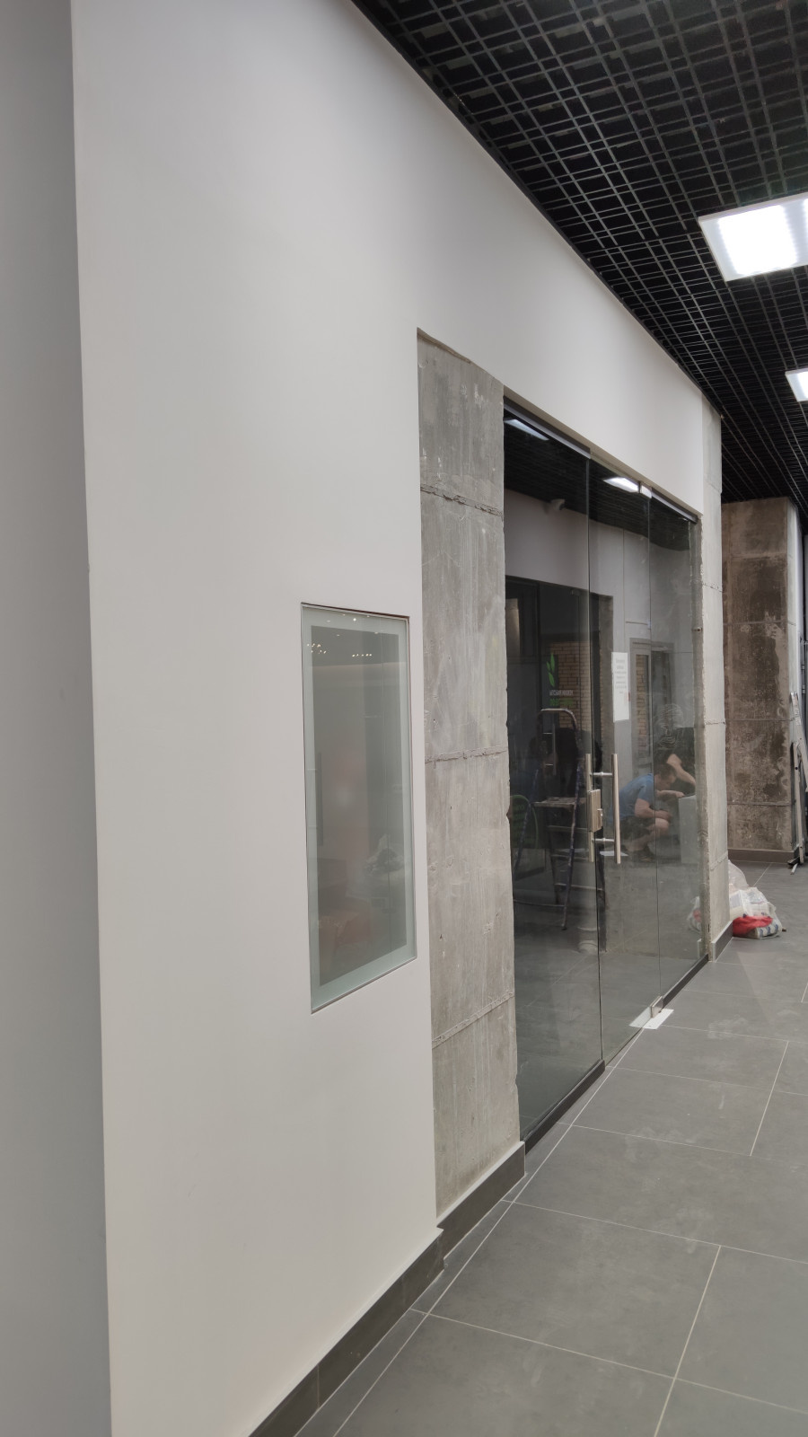 Оформление небольшого торгового центра в г.Северодвинске