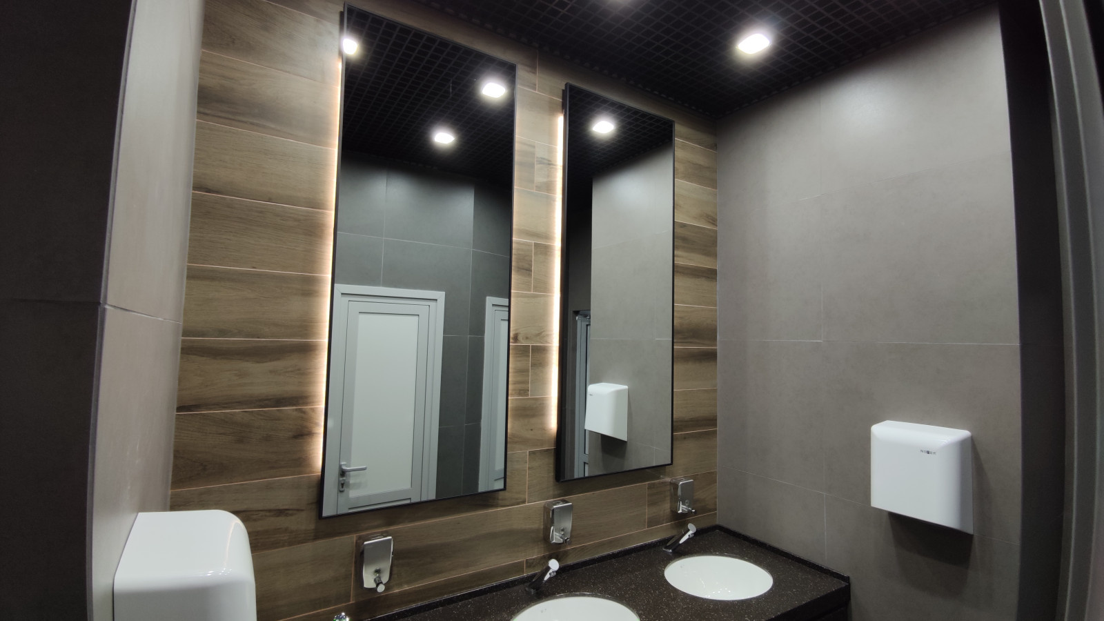 Оформление небольшого торгового центра в г.Северодвинске