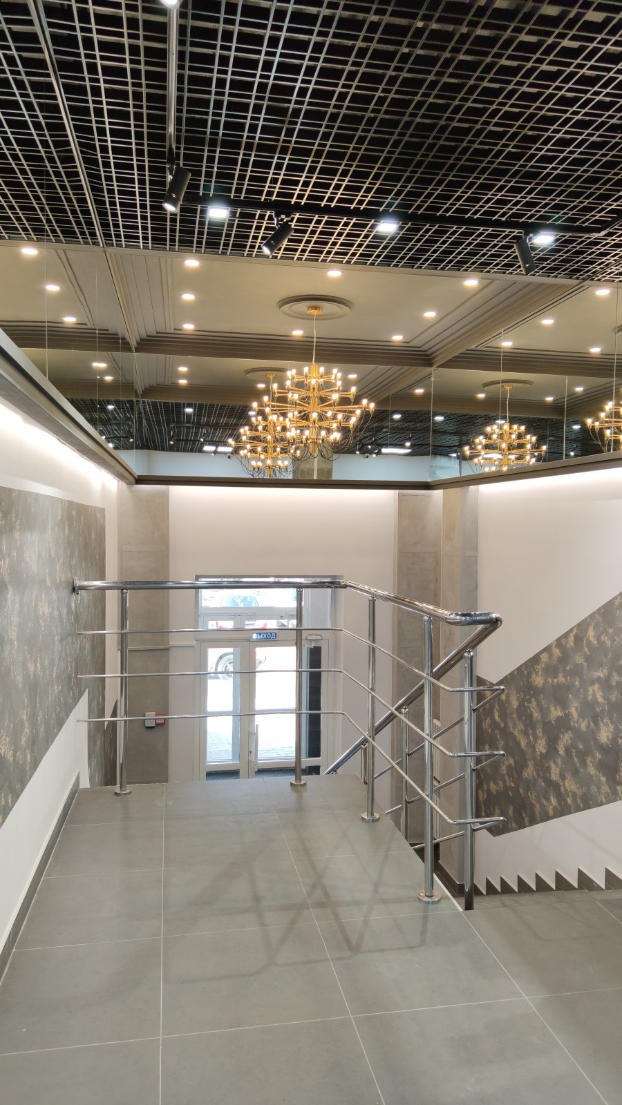 Оформление небольшого торгового центра в г.Северодвинске