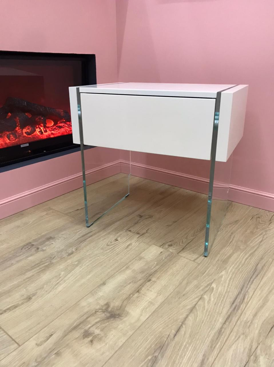 Прикроватные тумбы