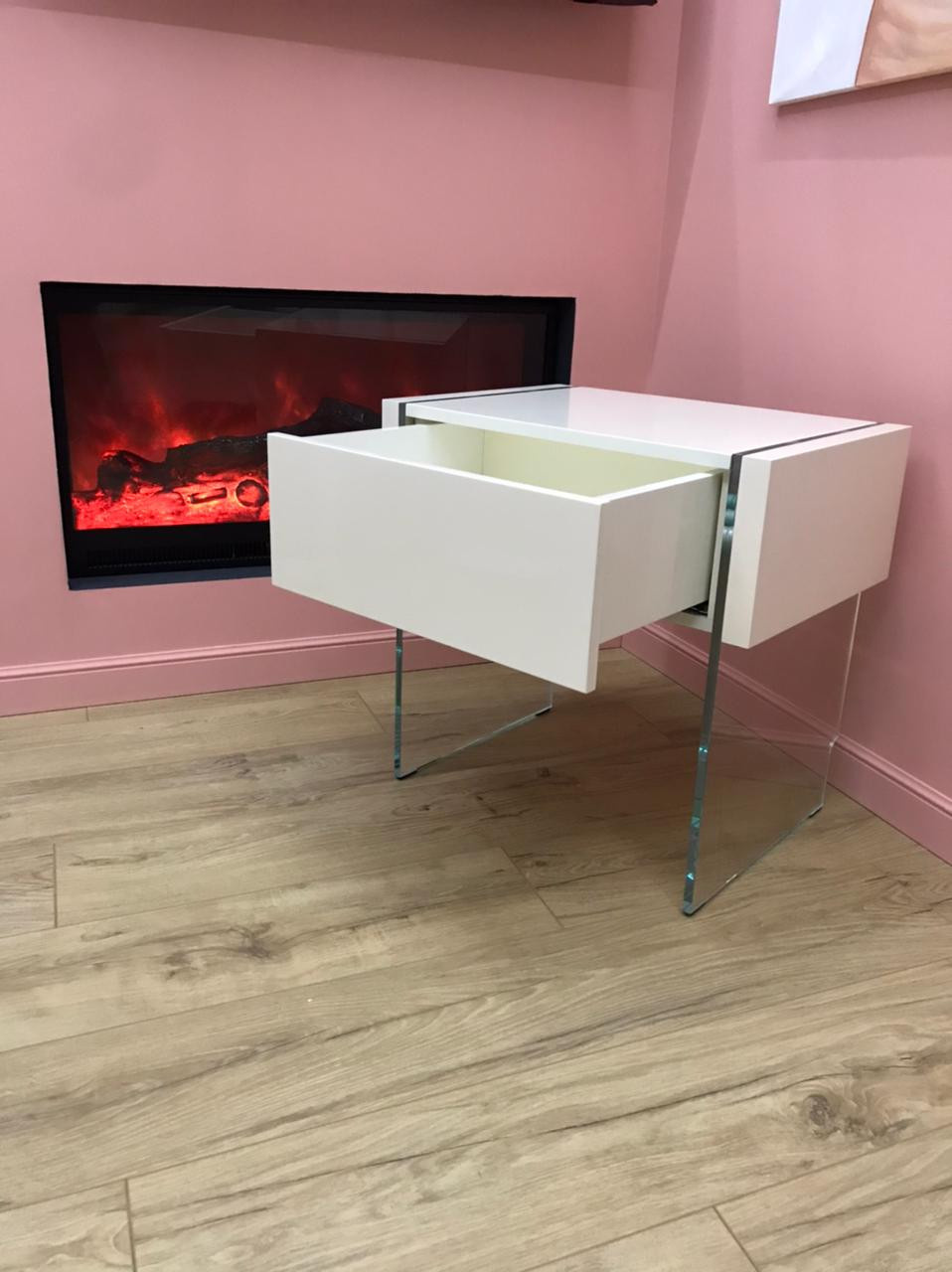 Прикроватные тумбы