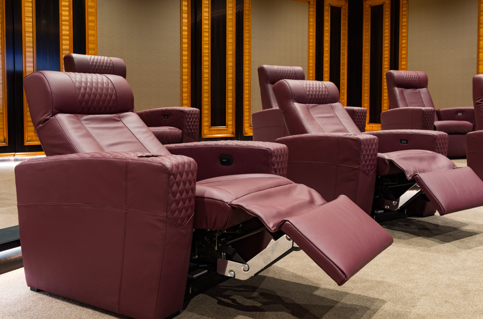 Домашний кинозал в загородной резиденции