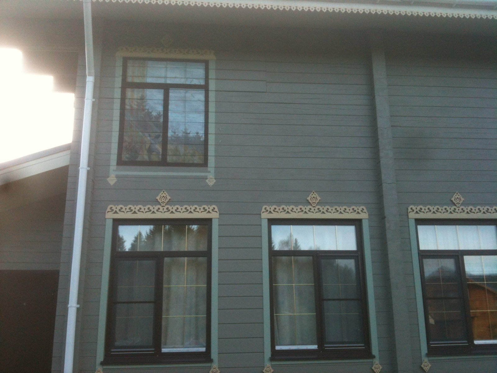 Фасады дома под Можайском до и после