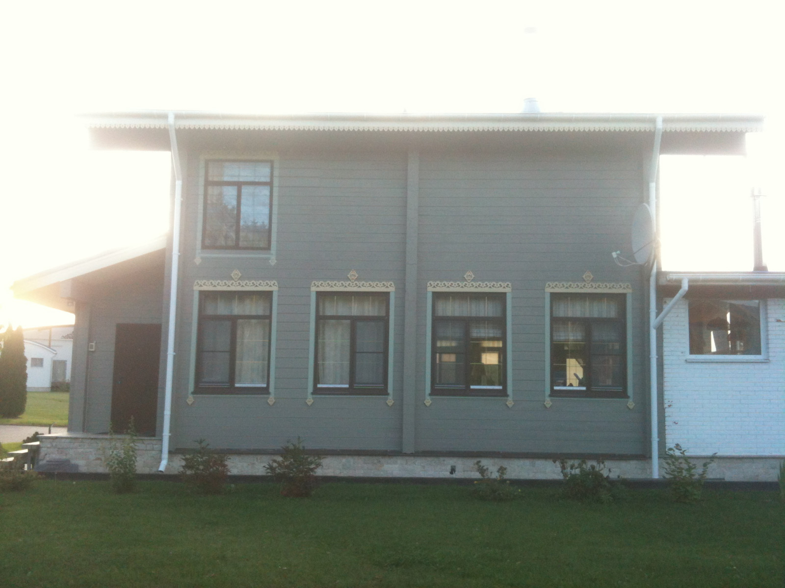 Фасады дома под Можайском до и после