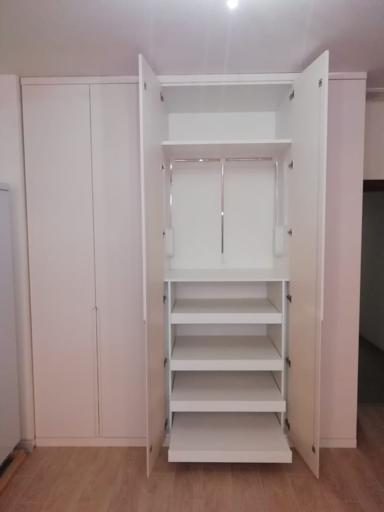 Готовый прямой шкаф