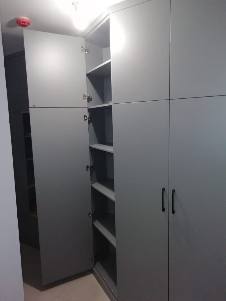 Готовый шкаф угловой