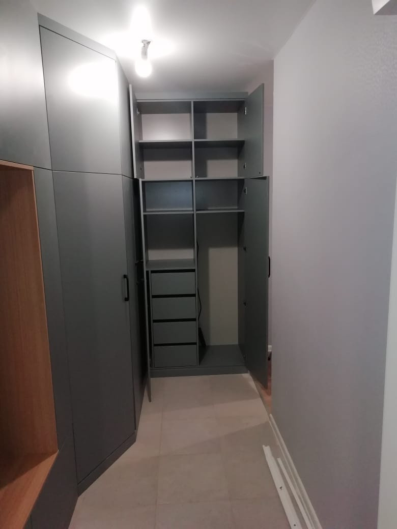 Готовый шкаф угловой