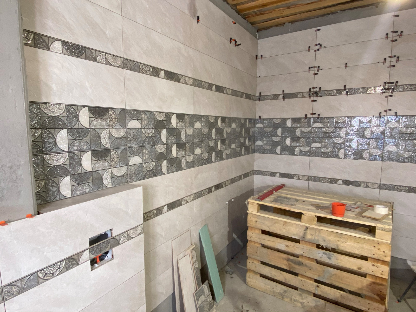 Укладка керамогранита в ваной