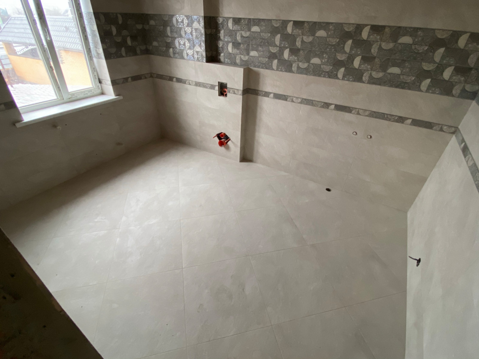 Укладка керамогранита в ваной