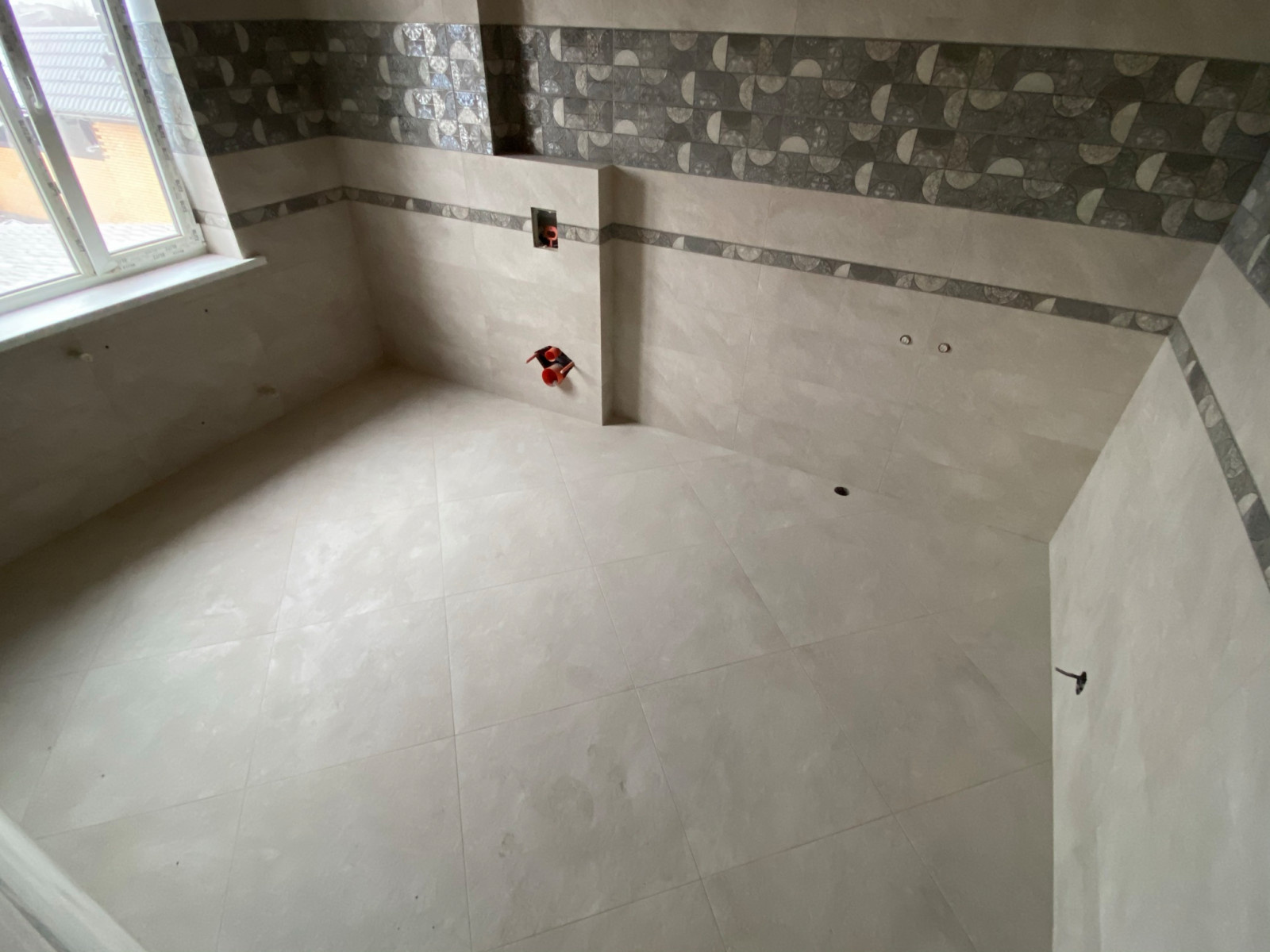 Укладка керамогранита в ваной