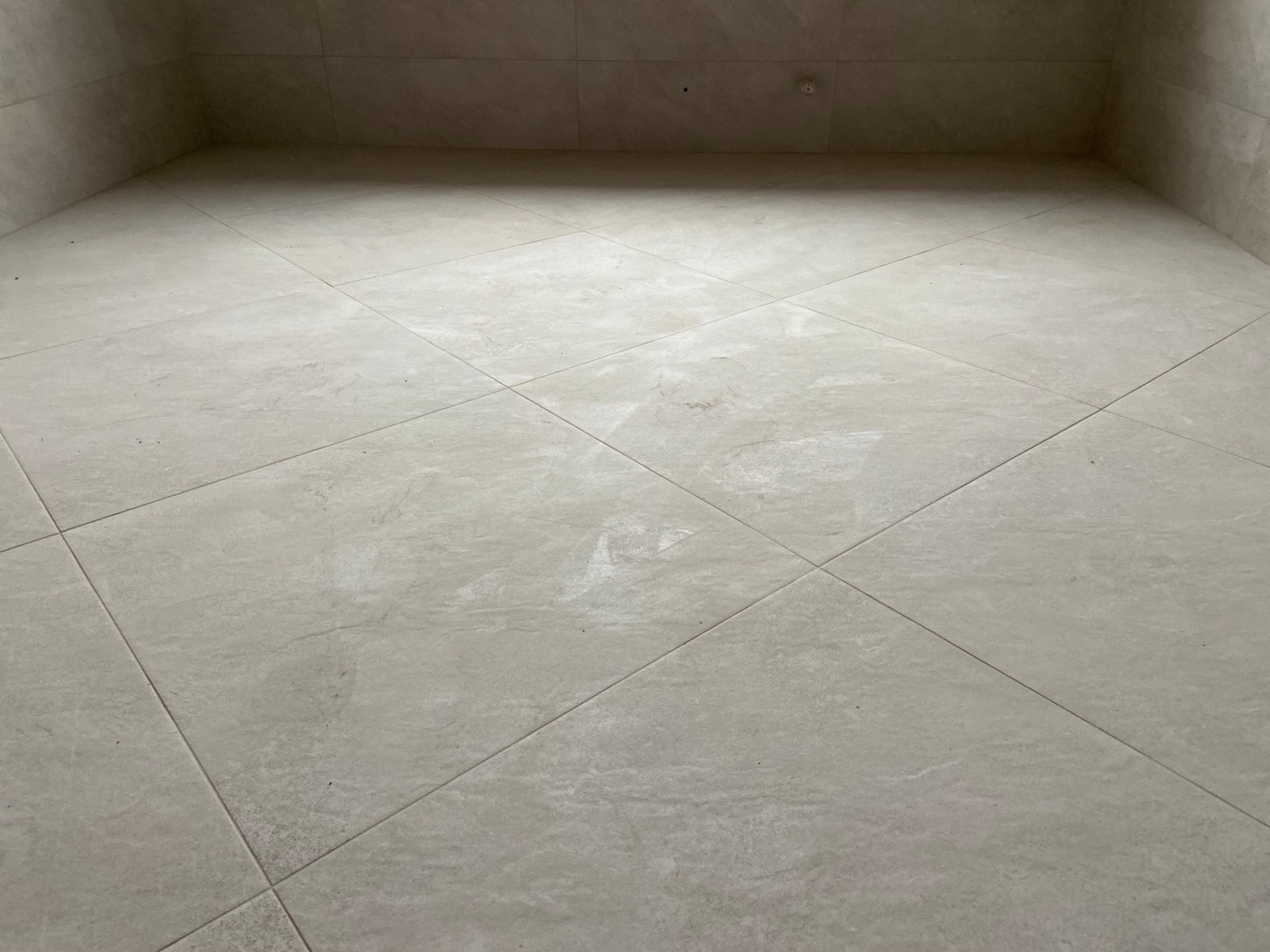 Укладка керамогранита в ваной