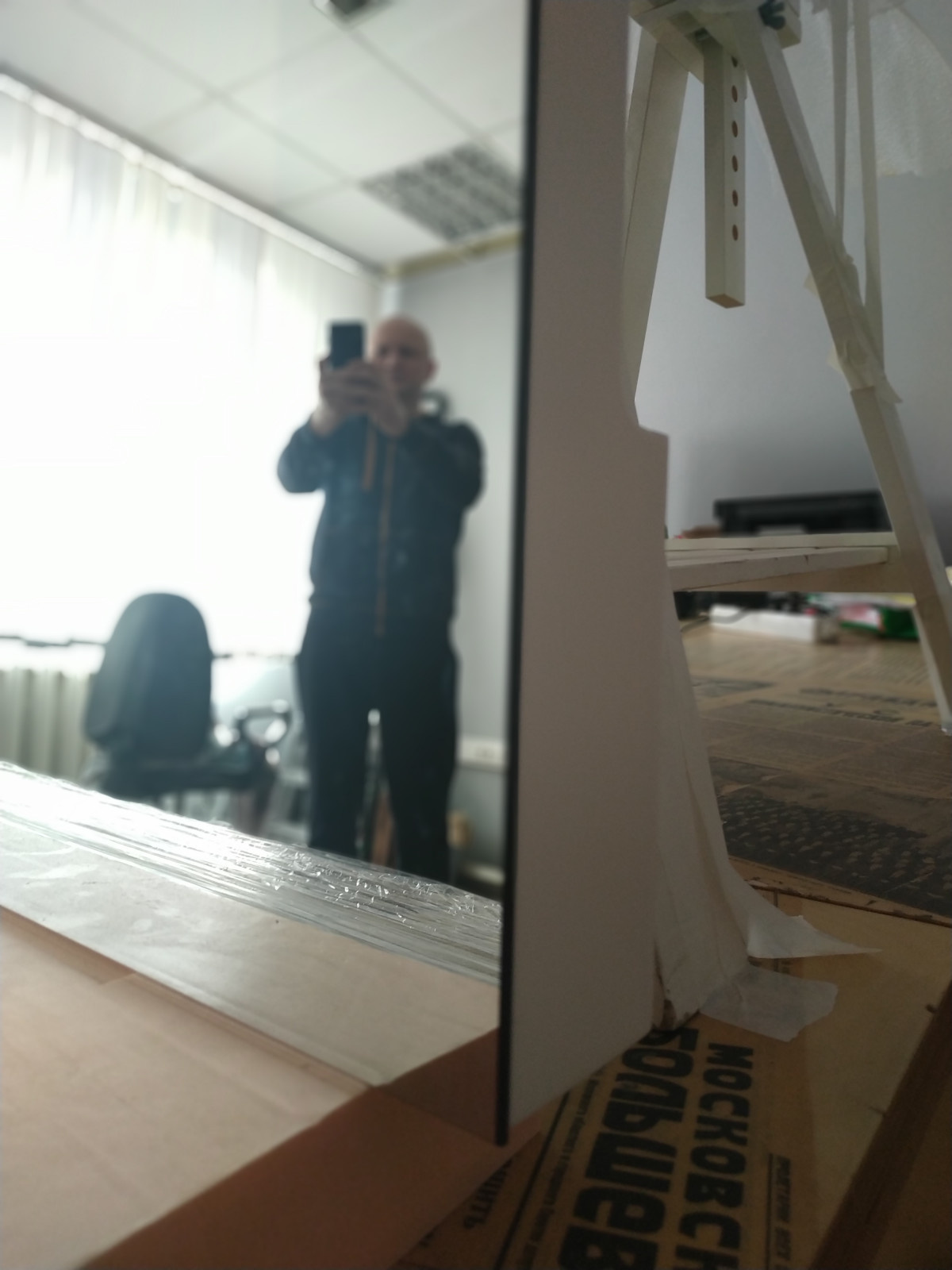 Зеркало ТВ в гостиной