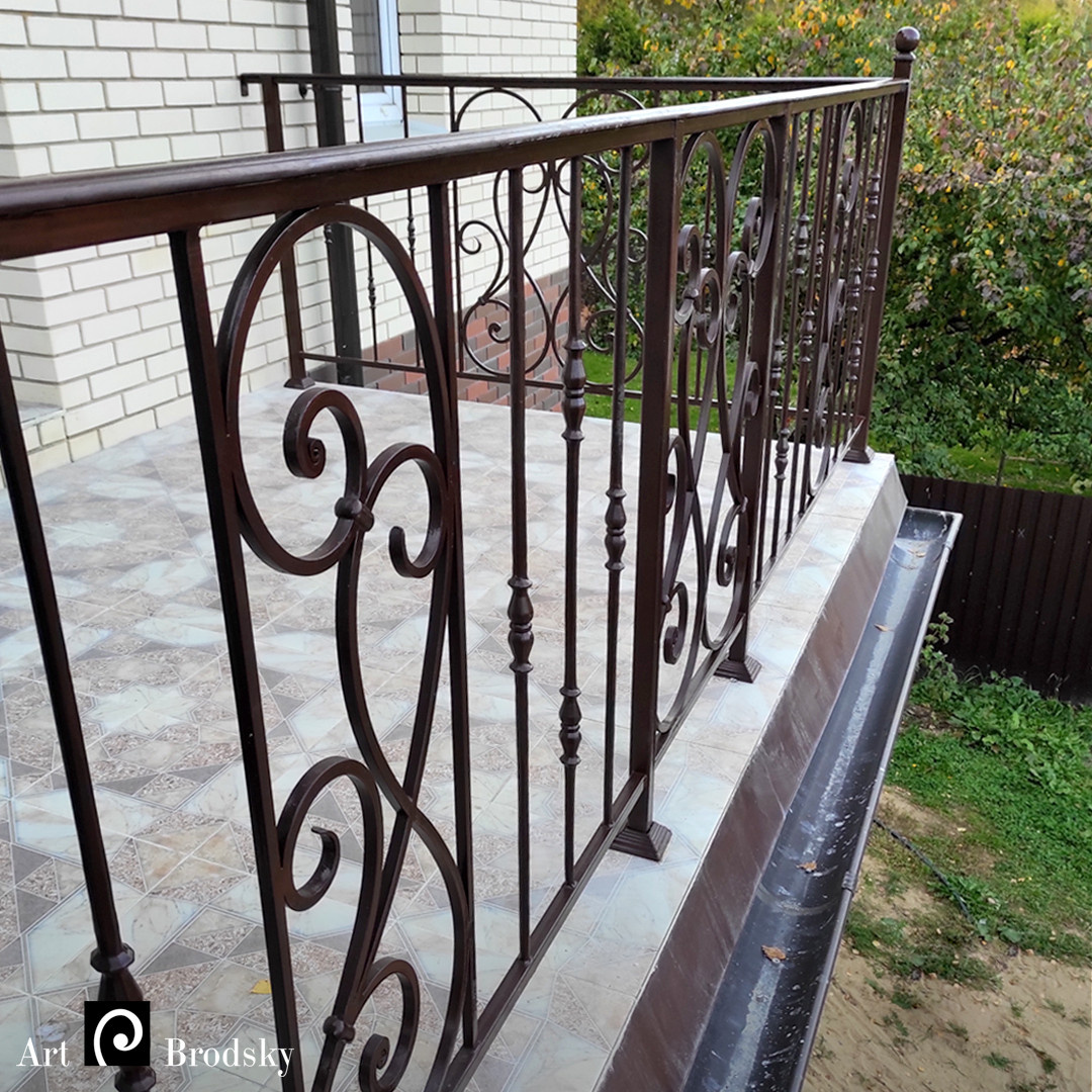 Кованые перила в классическом стиле