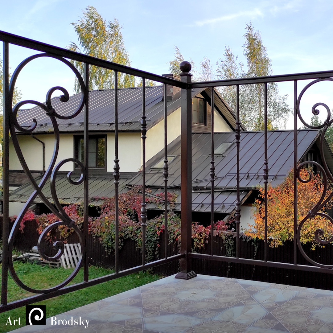 Кованые перила в классическом стиле