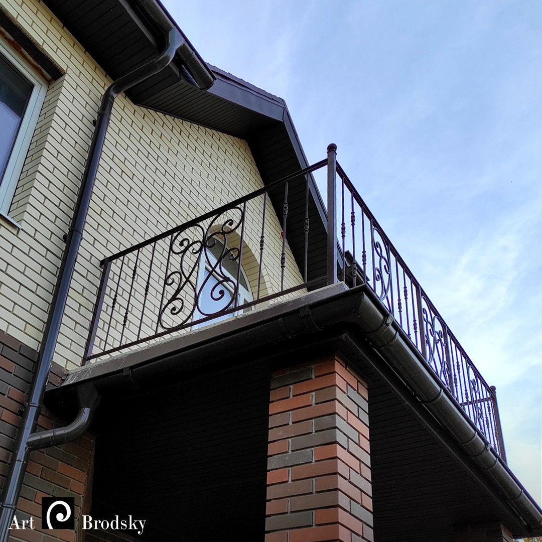 Кованые перила в классическом стиле