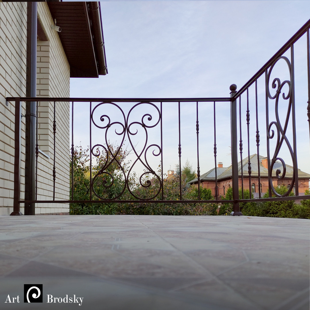 Обложка проекта: Кованые перила с балясинами на балконе