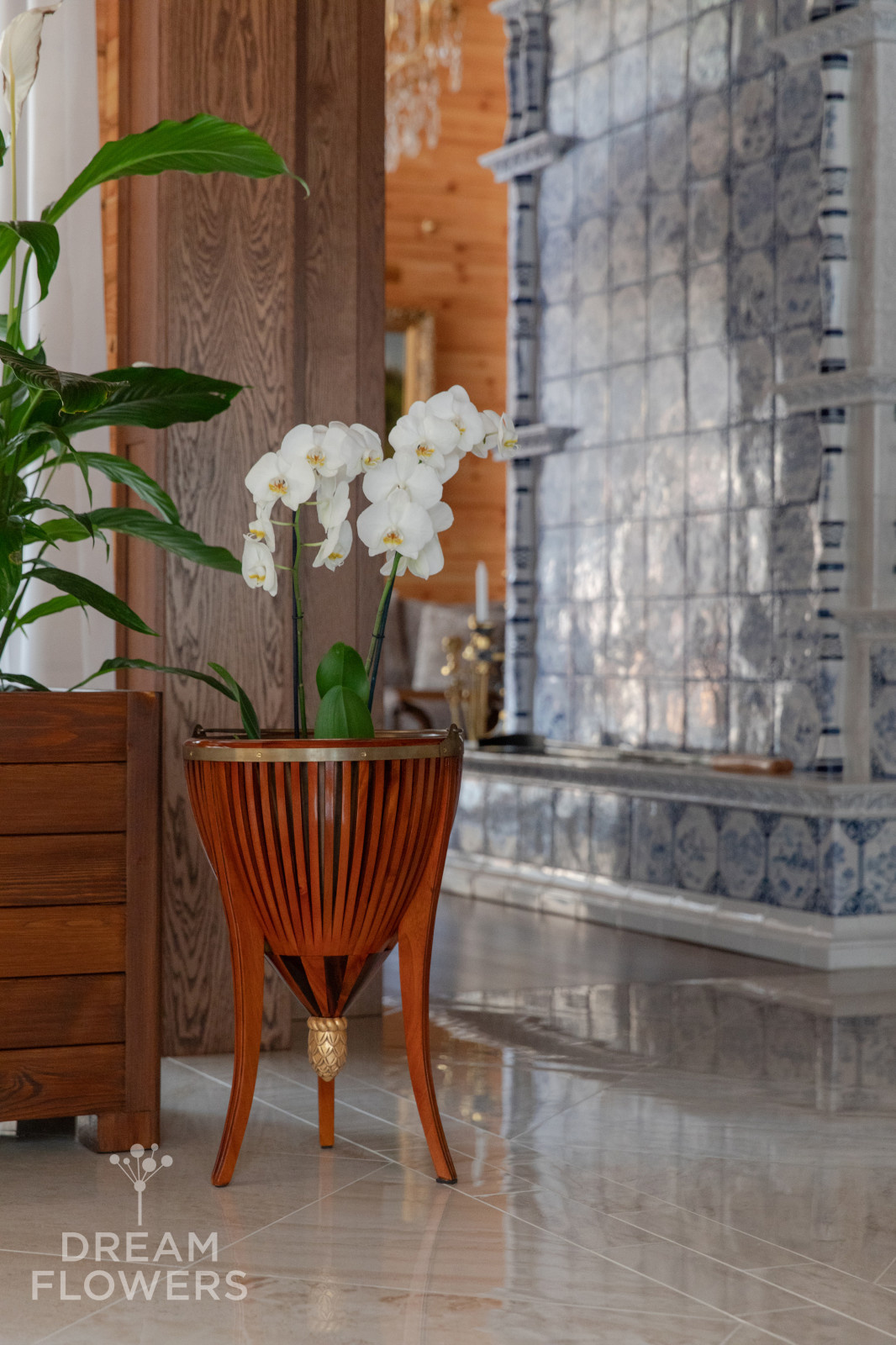 Напольное кашпо с Орхидеей