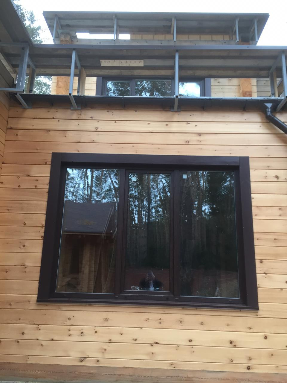 Установка окон  и дверей строящемся доме на Дачном шоссе