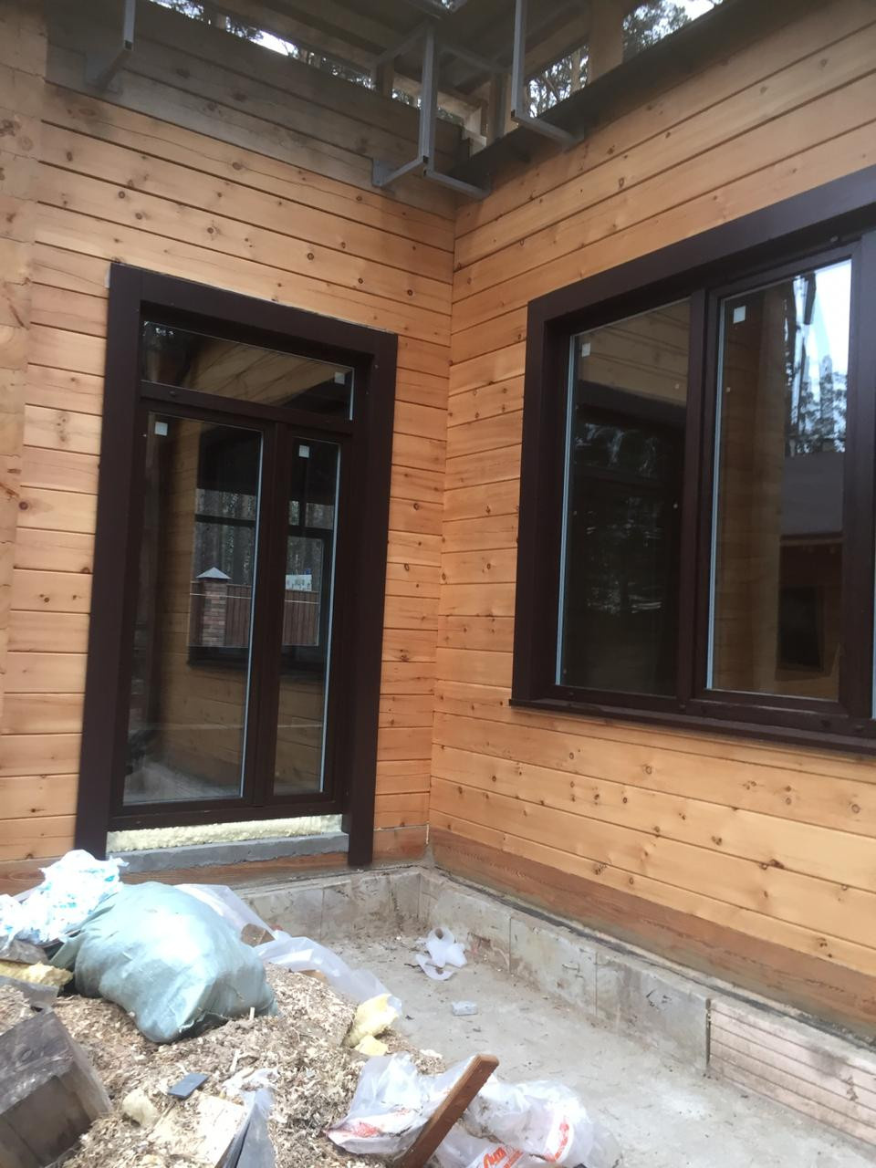 Установка окон  и дверей строящемся доме на Дачном шоссе