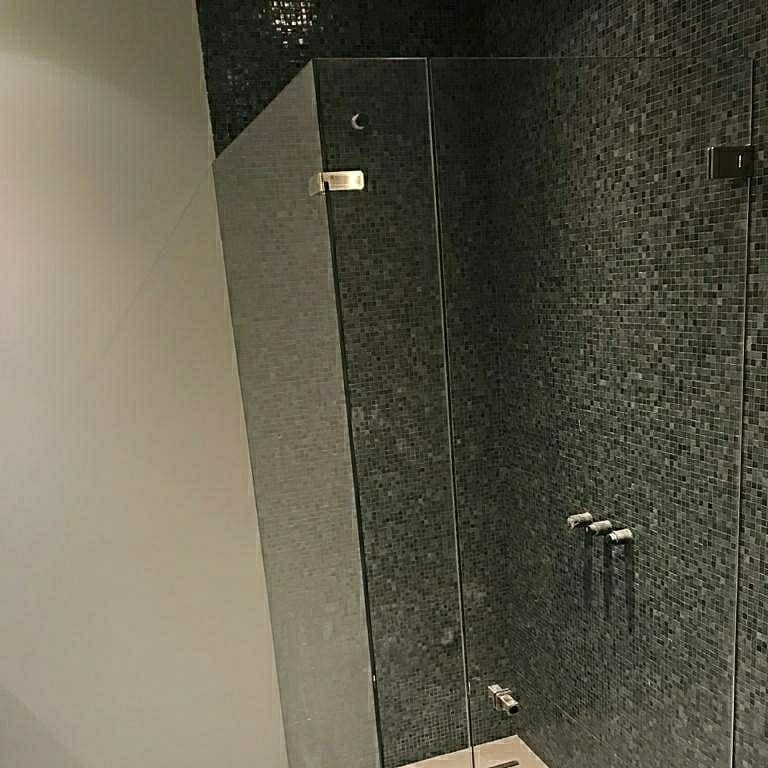 Душевые ограждения на фурнитуре MWE без стабилизационных штанг