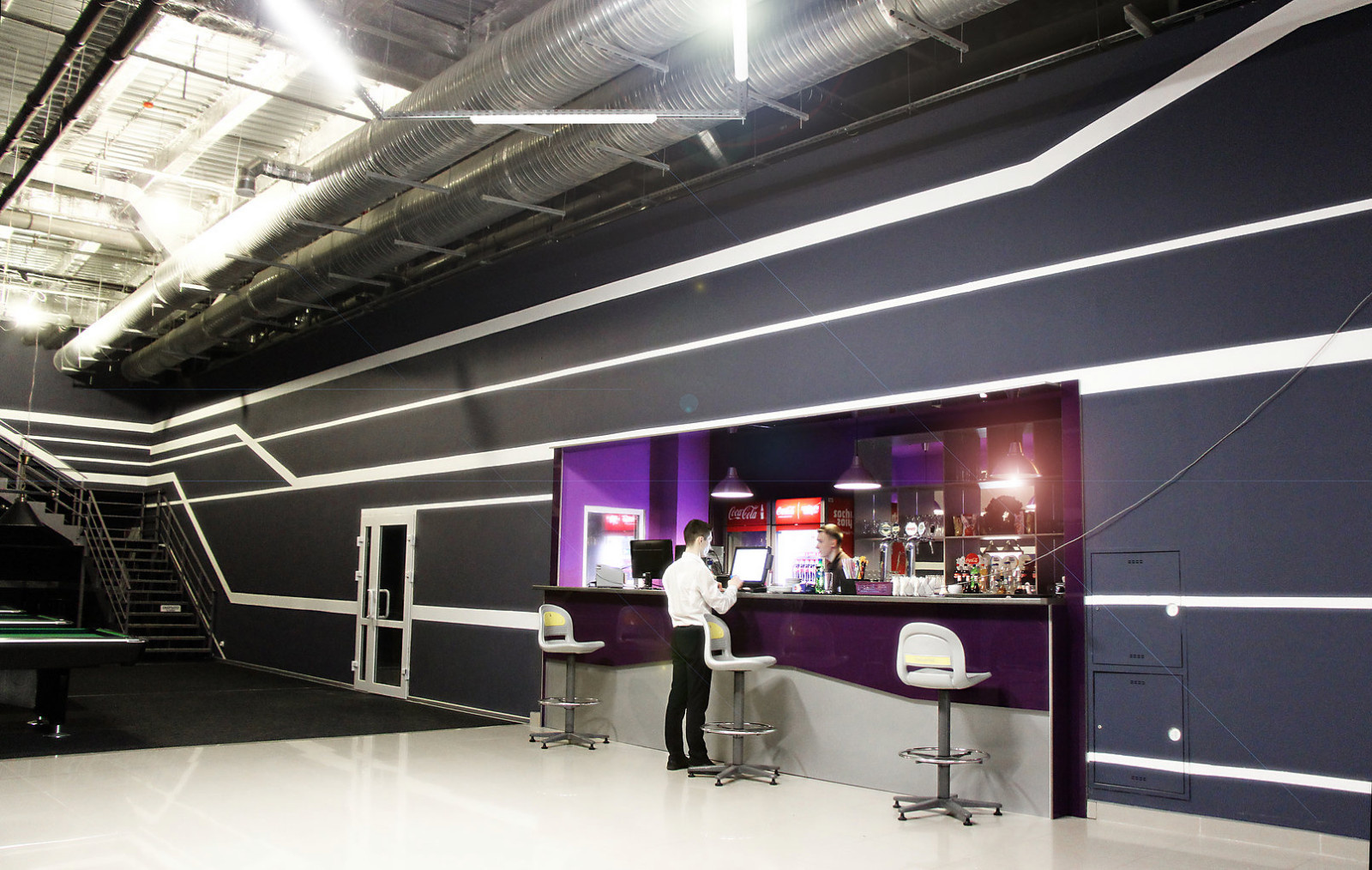 Развлекательный центр "ОРИОН". Реализованный дизайн интерьера. Бильярдная, кафе