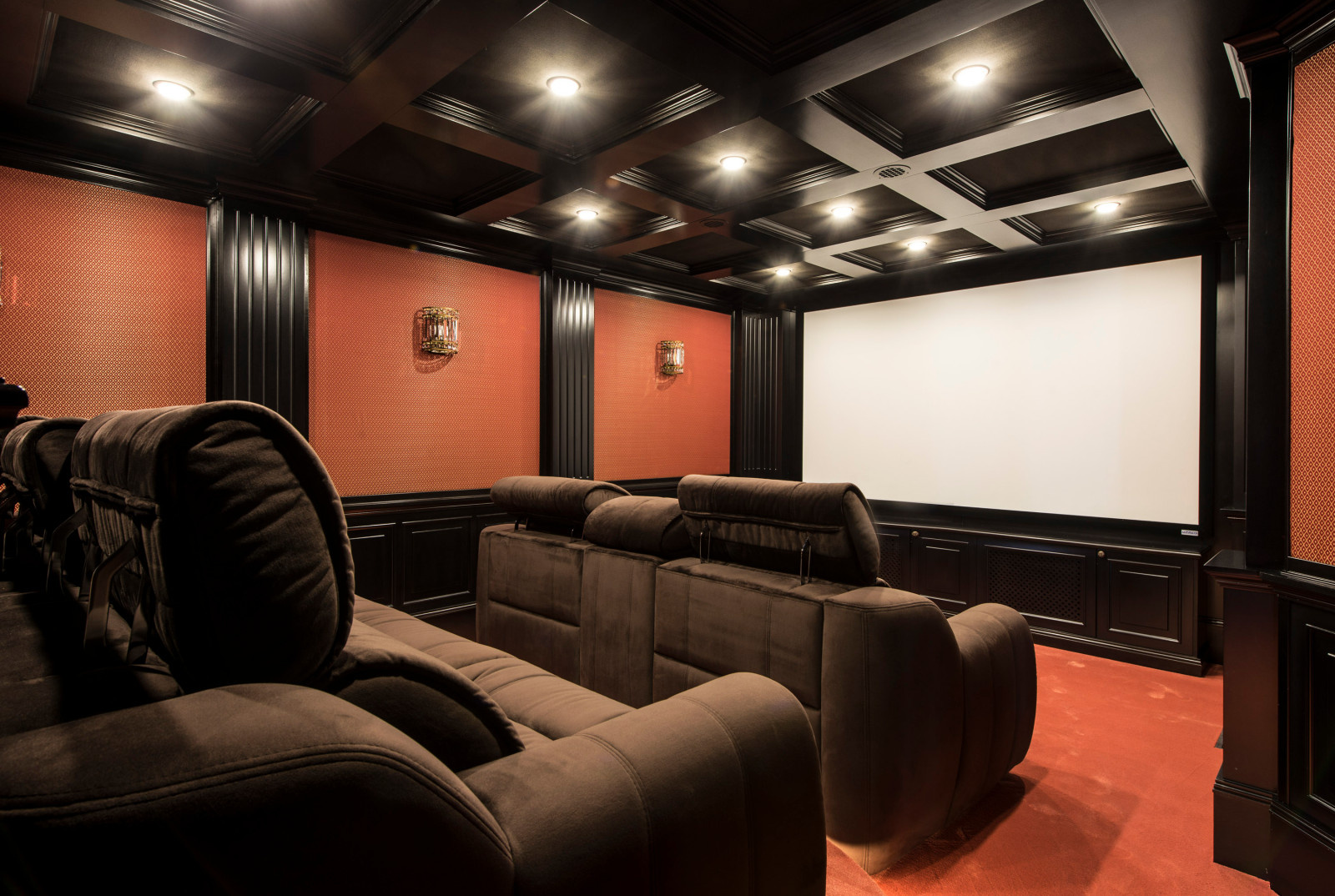 Загородная резиденция на берегу озера