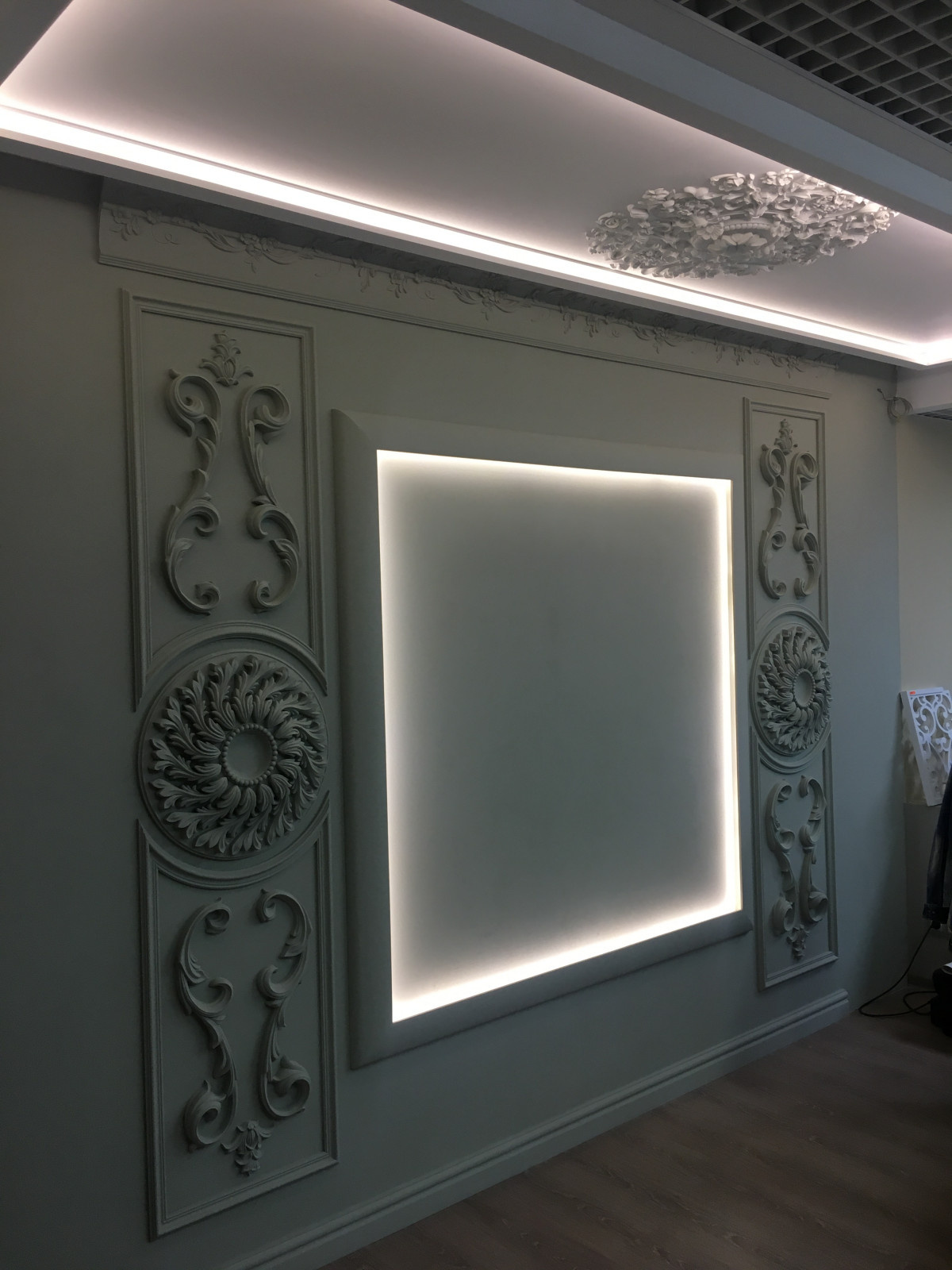 Гипсовые молдинги и декор для стен