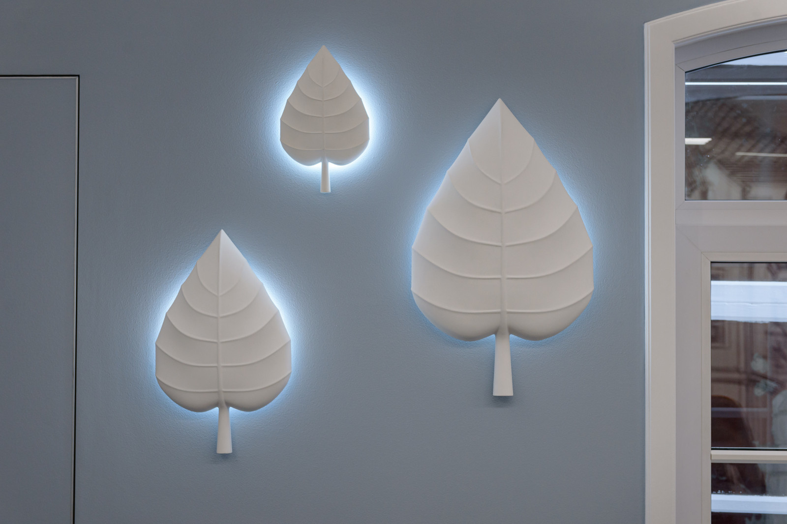 Шоу-рум гипсовой лепнины и светильников в Перми