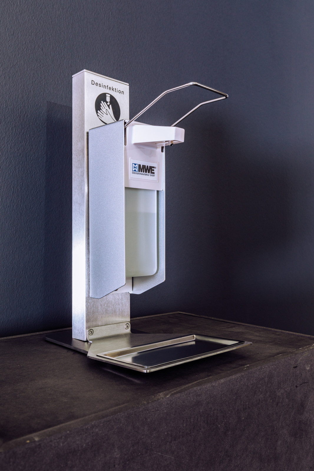 Диспенсер для антисептика, напольный. Материалы: латунь и нержавеющая сталь!