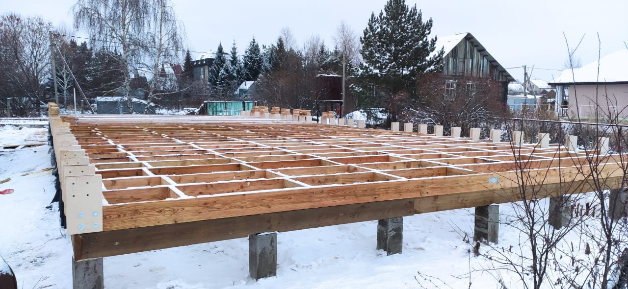 Дом у березы