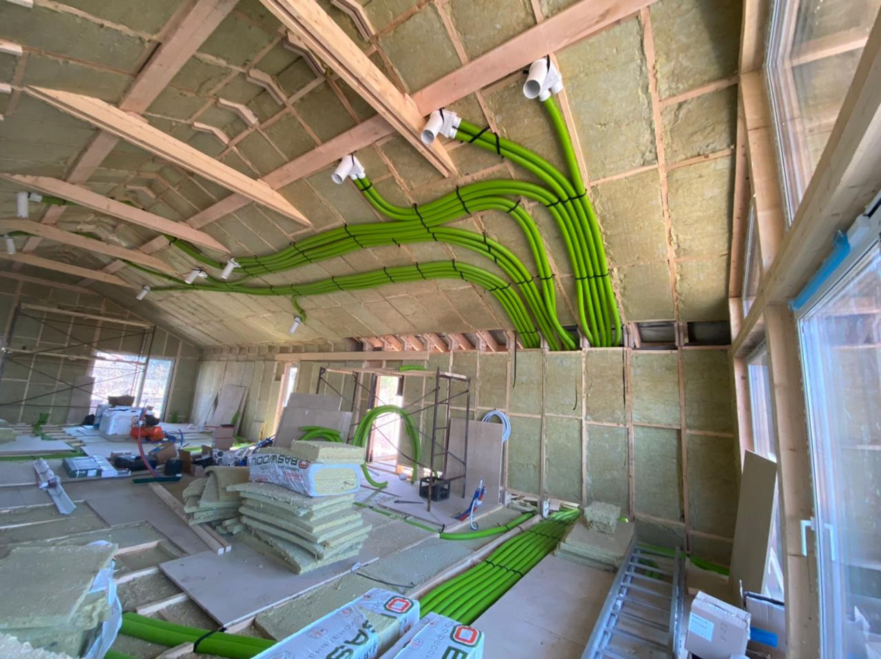 Дом у березы