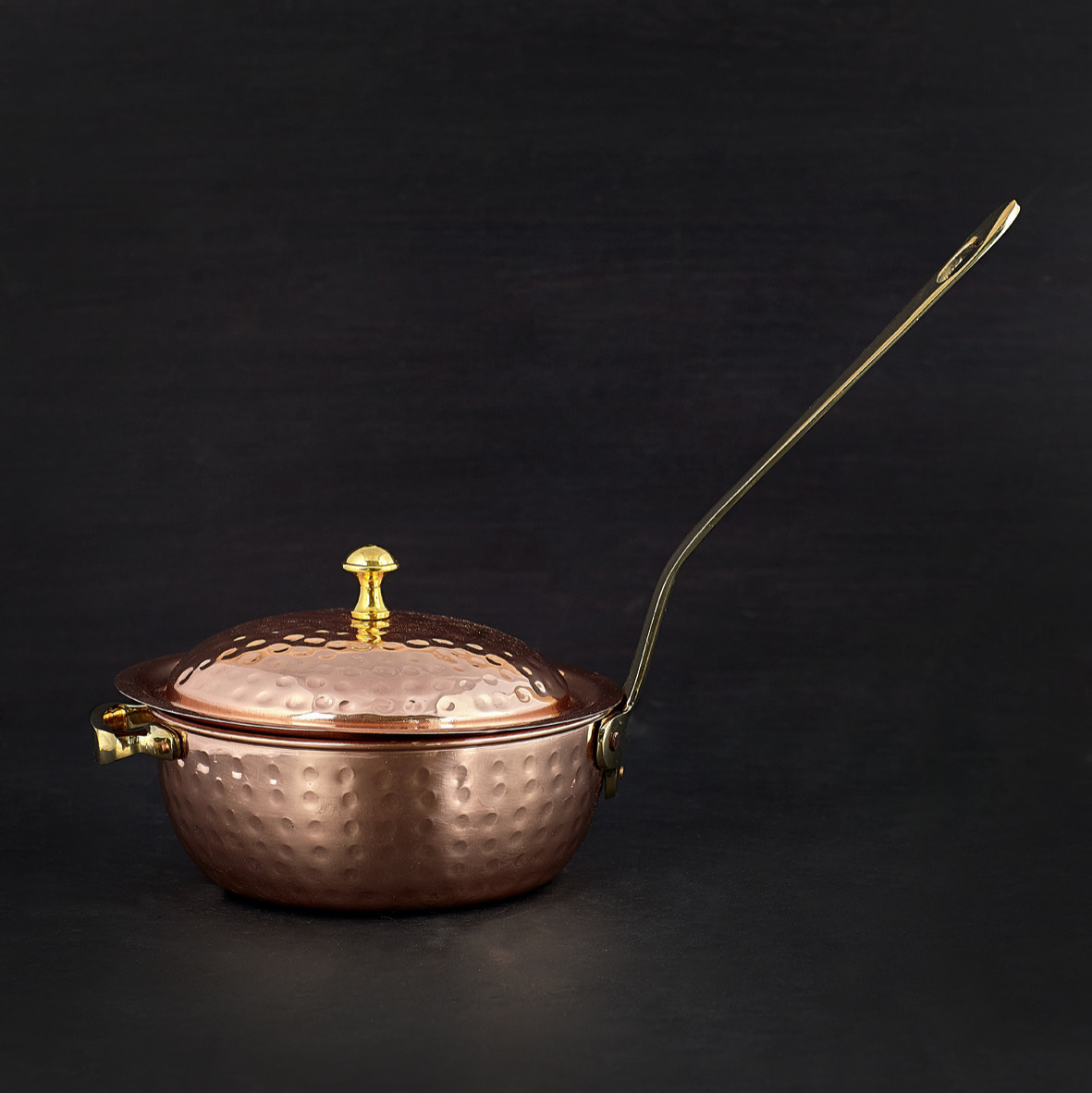 Медный ковш с крышкой