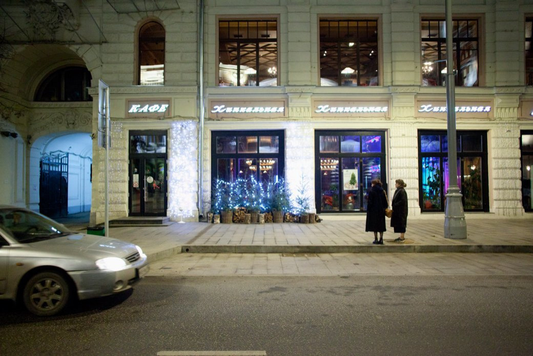 Витражные окна гармошки в ресторане Хинкальная