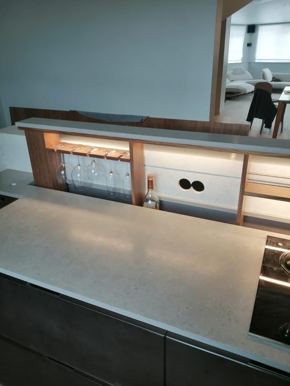 Столешница, остров с барной стойкой из агломерата