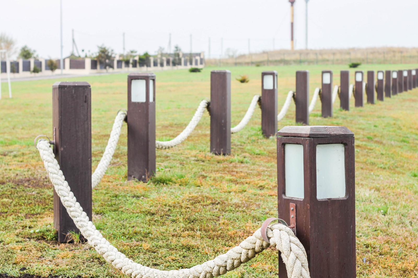 Прогулка по коттеджному поселку на Черном море. Экстерьер